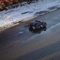 Off-Roader Traxxas T-maxx TRX 2,5
