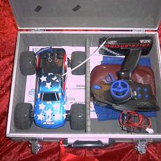 Truck associated 1-18 rtr model