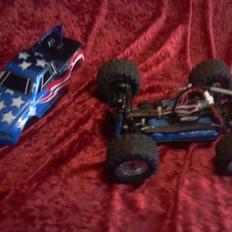 Truck associated 1-18 rtr model