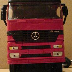 Lastbiler Mercedes-Benz Actros 1857