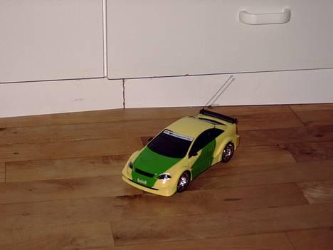 Bil Opel V8 DTM (Astra G)  - Jah, farverne er lidt træls, er dog blevet lidt pænere uden klistermærker. Kan du ikke se resten af billederne? Brug dette link: http://www.rcgalleri.dk/html/gal_visbil.asp?ID=8245&ipc=37080 billede 1