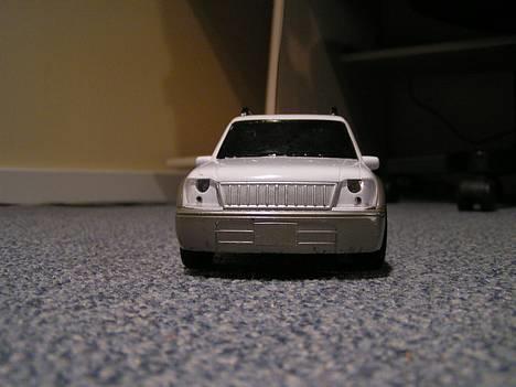 Bil Toyota Land Cruser - Bilen set forfra uden klistermærker billede 1