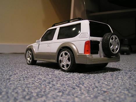 Bil Toyota Land Cruser - Bilen set skråt bagfra uden klistermærker billede 4