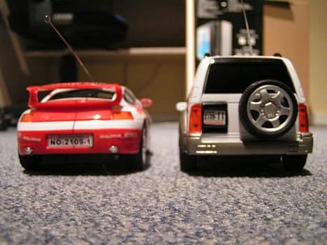 Bil Toyota Land Cruser - De to søskende biler set bagfra billede 19