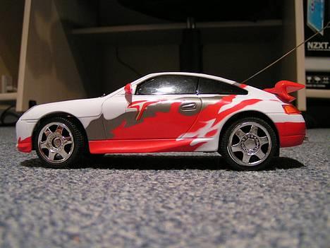 Bil Porsche 911 - Bilen set fra siden i lys uden klistermærker billede 3