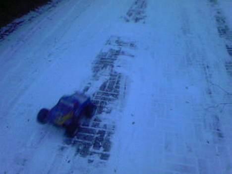 Off-Roader HBX Bonzer Big Foot - Lavede lige et hop ude i sneen , :P billede 7