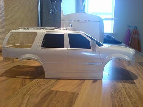 Bil Lincoln Navigator - bilen set fra siden billede 4