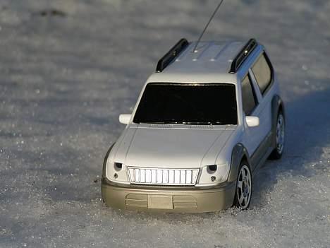 Bil Toyota Land Cruser - Forfra i solskinnet billede 1