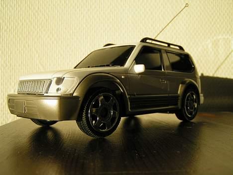 Bil Toyota Land Cruser - Skråt forfra billede 14