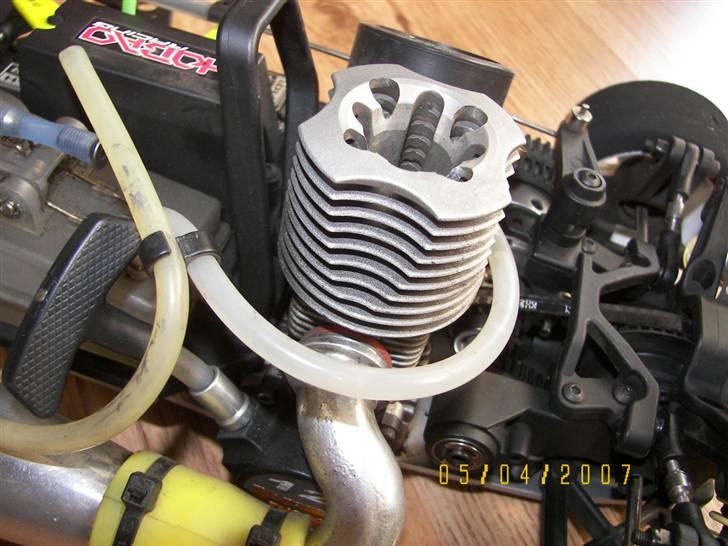 Bil HoBao GPX4 RTR - Solgt - Nærbillede af det meget effektive Kølehoved på Hyper .12 motoren... :-) billede 6