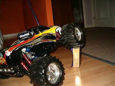 Truck traxxas t-maxx - bilen billede 9