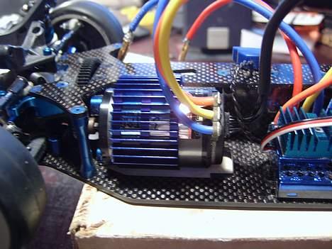 Bil AE TC4 FT - Close up af køleribberne billede 3