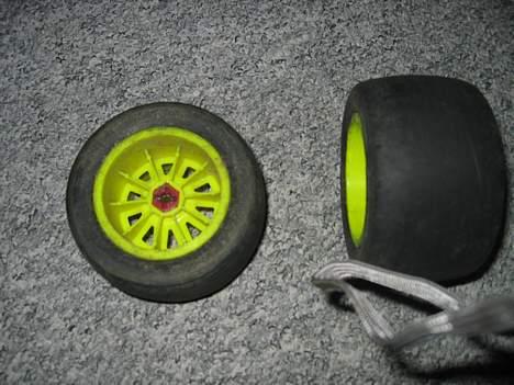 Buggy stadium thunder tamiya - meget slidte bagdæk meget gode til drift eller bare astfalt billede 8