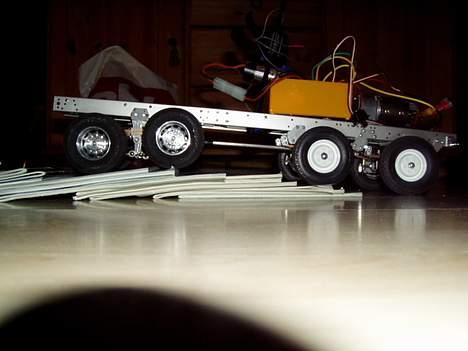 Lastbiler Mercedes Actros - her bliver chassiet testet billede 6