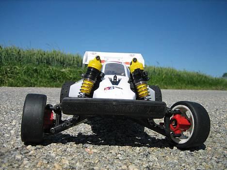 Buggy Tamiya Dirt Thrasher - Front bumper...en god ting;) billede 8
