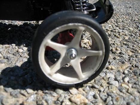 Buggy Tamiya Dirt Thrasher - 1:10 fælge, da den er lavet om til baghjulstrækker:) billede 19