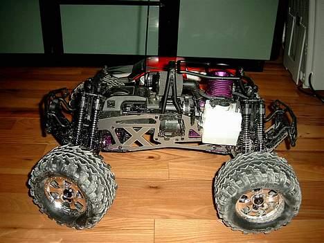 Off-Roader HPI racing Savage X - Gennemtænkt tyngdepunkt sørger for at den næsten ikke kan vælte! SUPREME billede 6