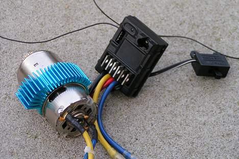 Off-Roader HBX Bonzer Big Foot (død) - Den gamle HBX motor og fartregulator. billede 11