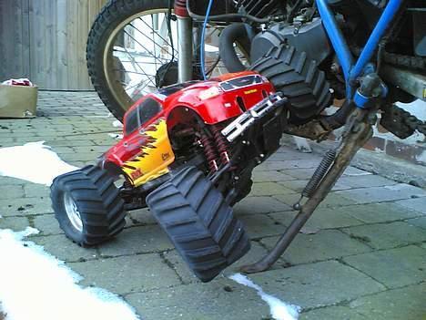 Off-Roader Traxxas E-Maxx SOLGT billede 5