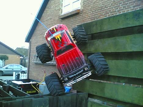 Off-Roader Traxxas E-Maxx SOLGT billede 10