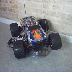 Truck Traxxas Revo TRX 2.5R