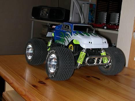 Truck Cen Mini Madness-team MM - har haft lavet lys men har pillet det af igen da det vejede for meget.... vil hellere have den kører godt end et godt udseende billede 1