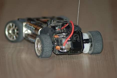 Bil Mini-z AMG Mercedes - Baghjulene har lige fået en lyn hurtig tur over en kogeplade, giver fantastisk grip.... billede 8