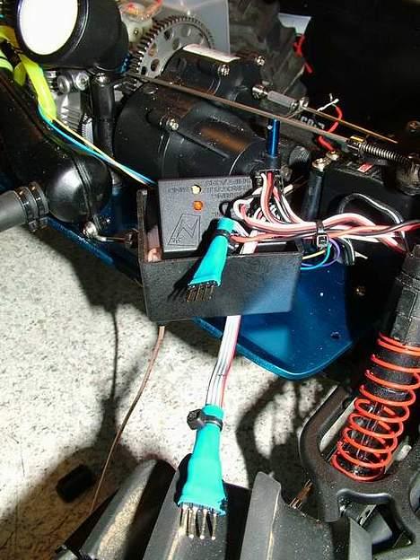 Off-Roader Traxxas T-Maxx - Konstruktion af Y-Splitter så kan fart sensoren blive siddene på mens jeg tilslutter data kablet til opdatering af RX enhed billede 19