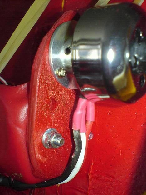 Fly  Wingdragon Sportster 4ch - Mit hjemmelavede motorfundament der hæver motoren nok til 9" propel billede 6