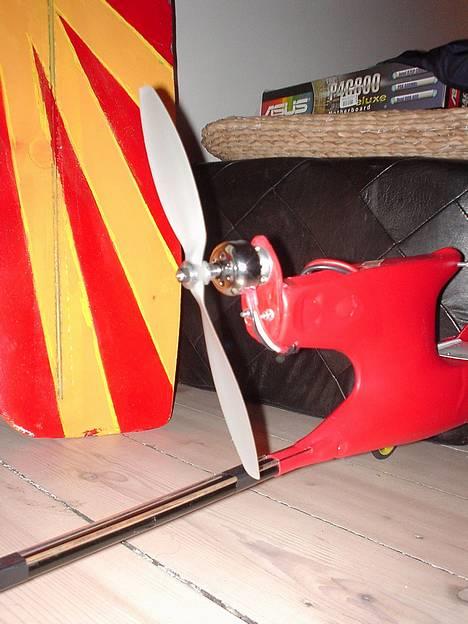 Fly  Wingdragon Sportster 4ch - 9 x 3,8 propel, alt for stort til en let lille flyver :-) billede 8