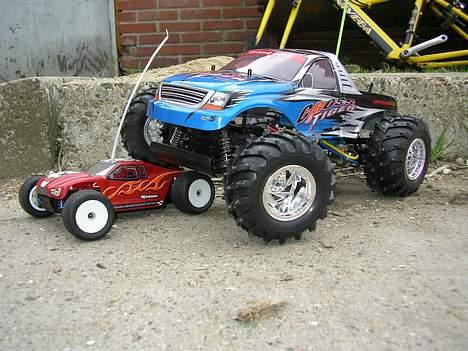 Truck HBX Bonzer Big Foot - Her holder den med det ene for hjul oven på Dennis Ms RC18T billede 14