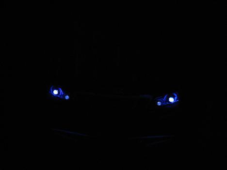 Truck Hpi Savage X SOLGT - Dioder i Fronten. Uv i midten og Blå i Siden. Dog var der ikke så meget på batteriet som driver Dioderne så Farven på de blå er ikke helt så god. billede 2