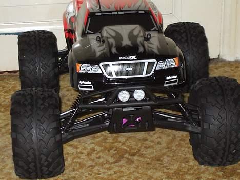 Truck Savage X - Et billede forfra. billede 2