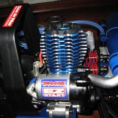 Truck Traxxas REVO 3.3