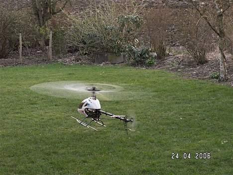 Helikopter Logo 14 Carbon - Svært at se det, men den er faktisk i luften. billede 16