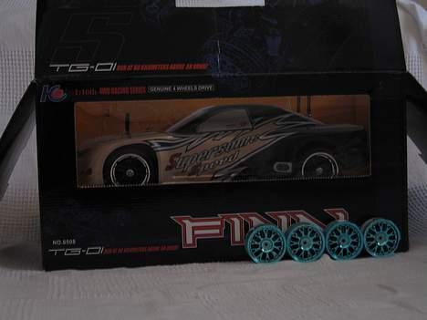 Bil hbx nissan skyline - her er den i kassen med stock felge hved siden af billede 1