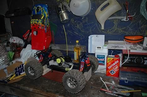 Truck Mammoth Monster truck - Så er bilen på værksteds bordet og puste lidt ud efter en tur på banen billede 6