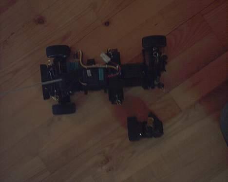 Bil hbx skyline - Sådan ser det ud vis man møder en kantsten unden fruntbumper billede 15