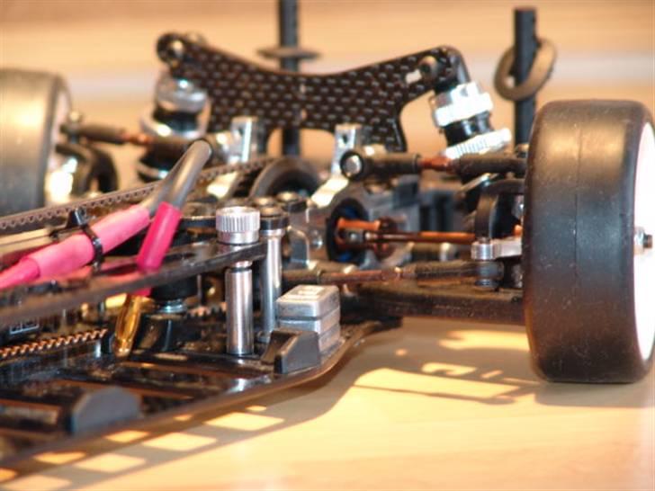 Bil Xray T2 - Carbon batteri strap billede 17