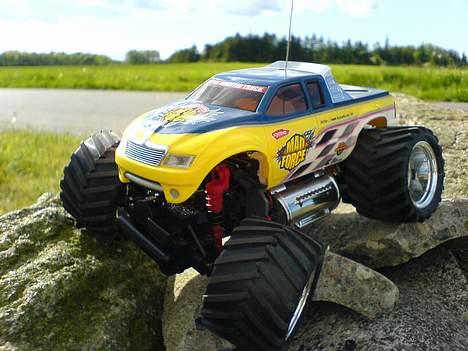 Truck Kyosho Mini-z Monster - elsker at køre OffRoad med den! det er jo den naturlige legeplads HeHe billede 2