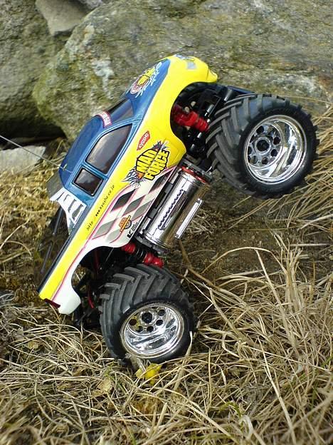 Truck Kyosho Mini-z Monster - Wheelie forever!! genialt at bilen som standart kan lave Wheelie! godt udtænkt fra Kyosho HeHe billede 6