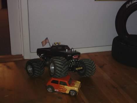 Truck Kyosho USA-1 - Mascotten der er ved at dø var min første racer. Kan kører ca 70 km/t billede 1