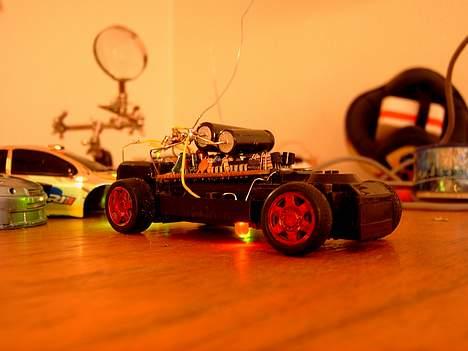 Bil "Racetin" Nissan Skyline - Ved ikke lige hvorfor jeg har en rød diode der ser en smule grøn ud her... billede 6