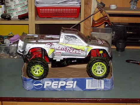 Bil Stadium Thunder =SOLGT= - Blev lidt "tilgræsset" men skal nok vaske den! :) billede 8