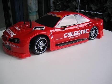Bil Tamiya  Nissan calsonic - Jaa så er der nye Dæk og fælge er købt i hobbydillen i lyngby til en plovmand billede 2
