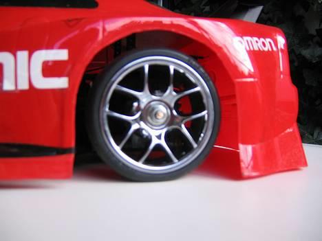 Bil Tamiya  Nissan calsonic - Mine nye fælge og dæk  billede 3