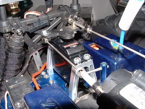 Truck Traxxas T-Maxx TRX 2.5 - Homecrafted Throttle Servo Stands, High Torque Traxxas 2055 billede 10