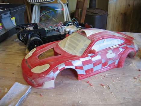 Bil QD Porche - Her er der spartlet lidt, og slibningen er igang, dørhåndtag er fjernet. billede 2