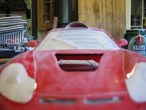 Bil QD Porche - Her ses bilen forfra med køling i taget, og i motorhjelm. hullet er skåret med en dremel. billede 6