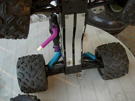 Truck Savage 25  - Hjemmelavet skidplates ikke så kønne med de virker 120% og er stærke som bare fanden. billede 7